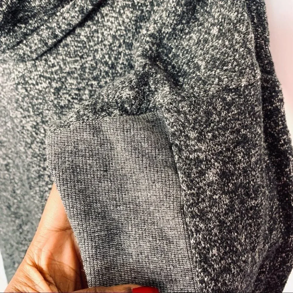 TOMMY HILFIGER  TURTLENECK LOOSE GREY BLACK TOP SWEATER SIZE MEDIUM - Picture 6 of 9